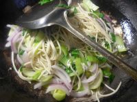 洋葱青菜素炒面