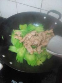 肉片炒苦瓜