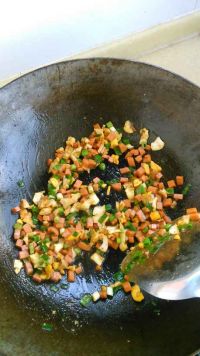 鸡蛋火腿炒饭