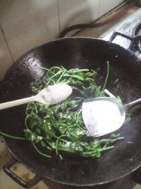 五花肉红薯叶
