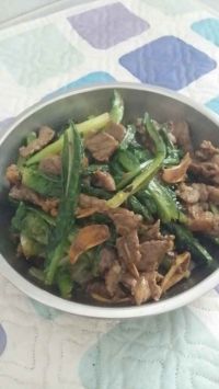 肉片炒油麦菜