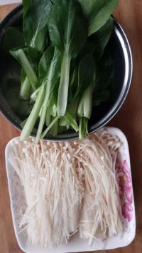 金针菇炒油菜