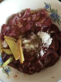 猪肝瘦肉金针菇汤