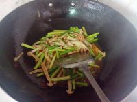蒜苔炒海鲜菇