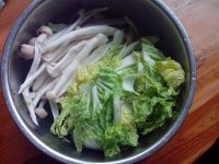 海鲜菇白菜肉丸汤
