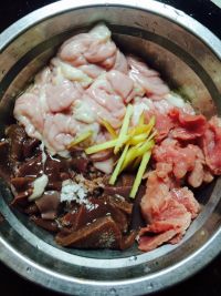 猪肝粉肠瘦肉汤