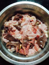 猪肝粉肠瘦肉汤