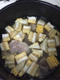 筒骨玉米汤