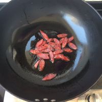 腊肠炒尖椒