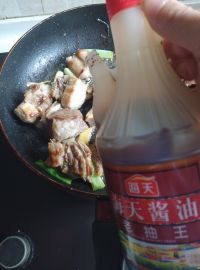 土豆鹌鹑蛋排骨煲