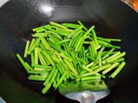 蒜苔炒肉丝