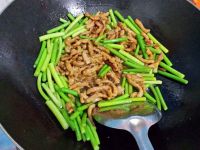 蒜苔炒肉丝