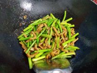 蒜苔炒肉丝