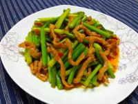 蒜苔炒肉丝