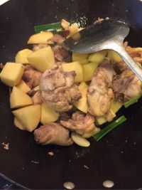 土豆炖鸡架