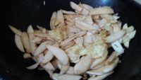 蛋黄炒茭白