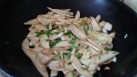 蛋黄炒茭白