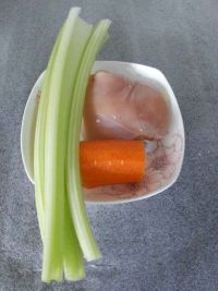 西芹炒鸡肉粒