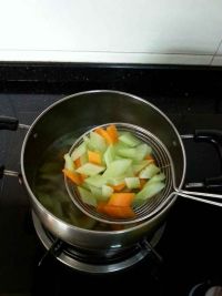 西芹炒鸡肉粒