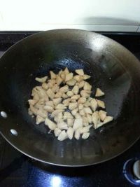 西芹炒鸡肉粒