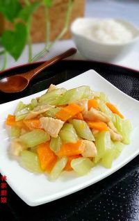 西芹炒鸡肉粒