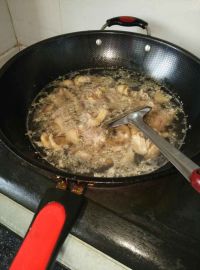 自创辣椒炒鸭肉