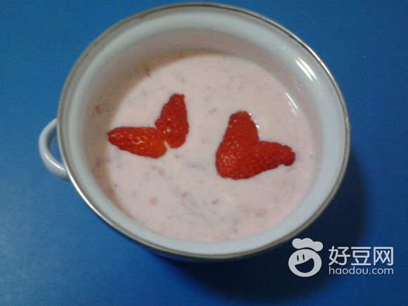 草莓酸奶奶昔