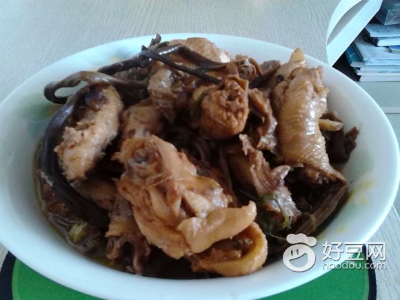茶树菇炖三黄鸡