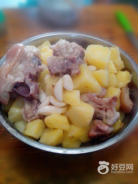 土豆焖猪蹄