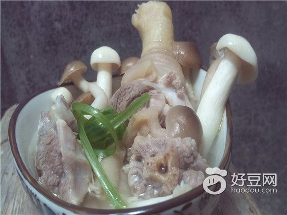 菌菇老鸡汤