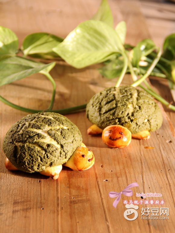 绿毛龟豆沙菠萝包