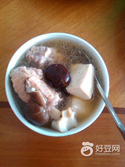 豆腐磨菇排骨汤