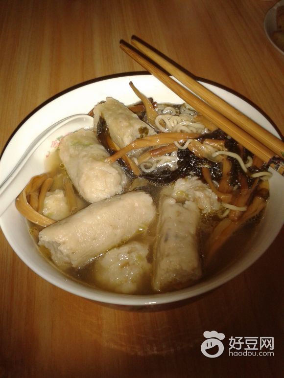 黄花菜鱼卷面汤
