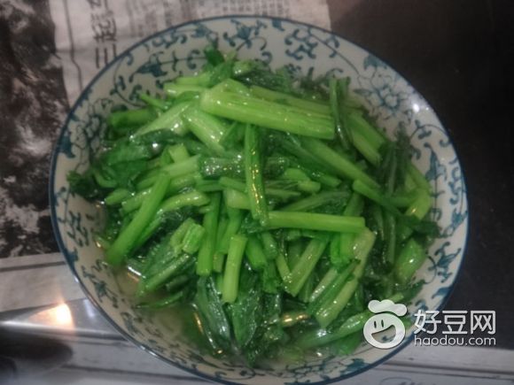 蚝油炒长杆野菜