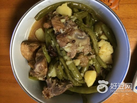 豆角土豆炖土猪排骨