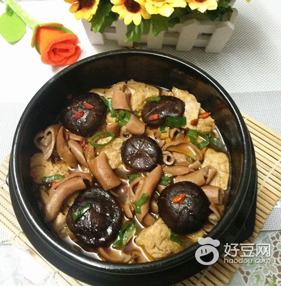 麻辣牛肠炖香菇臭豆腐