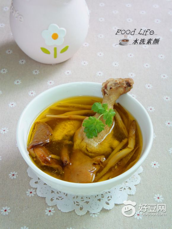 黄花菌鸡汤