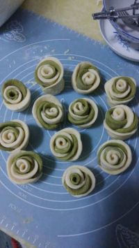 玫瑰奶香抹茶馒头