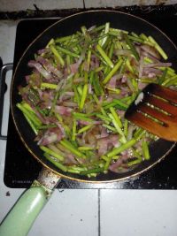 蒜苔炒腊肉