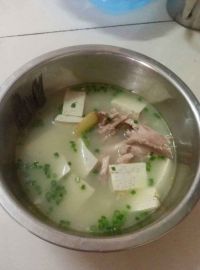 鱼骨炖豆腐