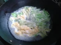 鸡蛋白菜面