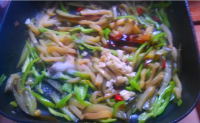 青椒炒茄条