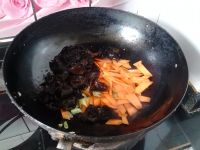 胡萝卜木耳炒鸡蛋