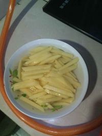 鸡腿菇炒土豆条