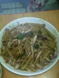 鸡腿菇炒土豆条
