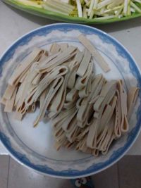 蒜黄炒豆皮