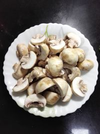 白蘑菇扒油菜