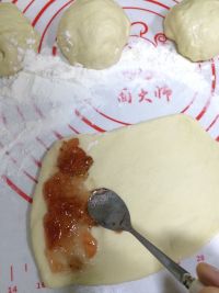 毛毛虫面包