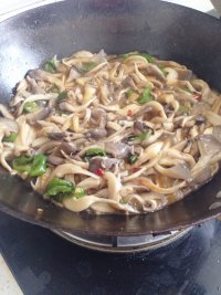 辣子炒蘑菇
