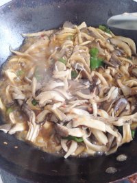 辣子炒蘑菇